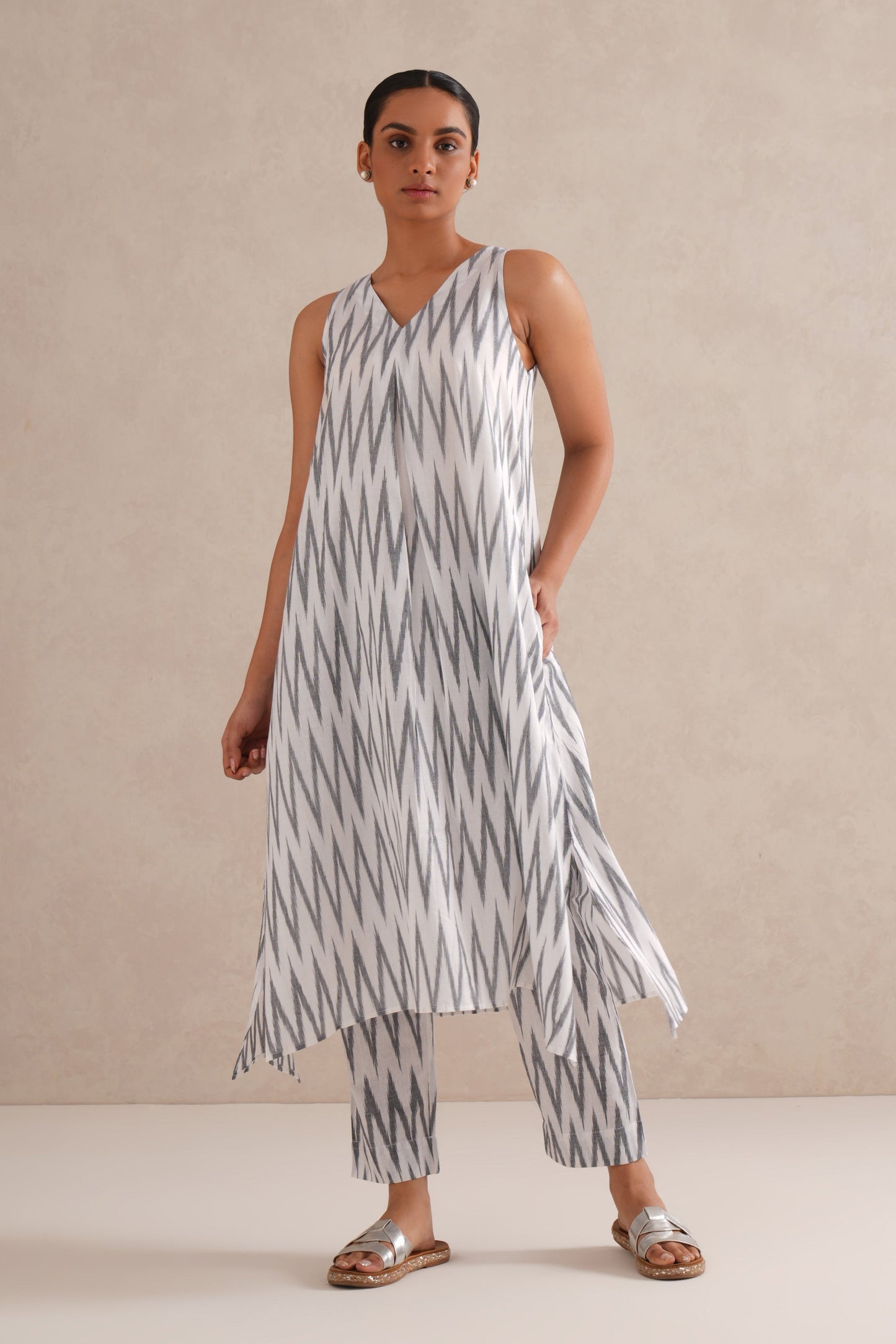 B&W Ikat Cord Set