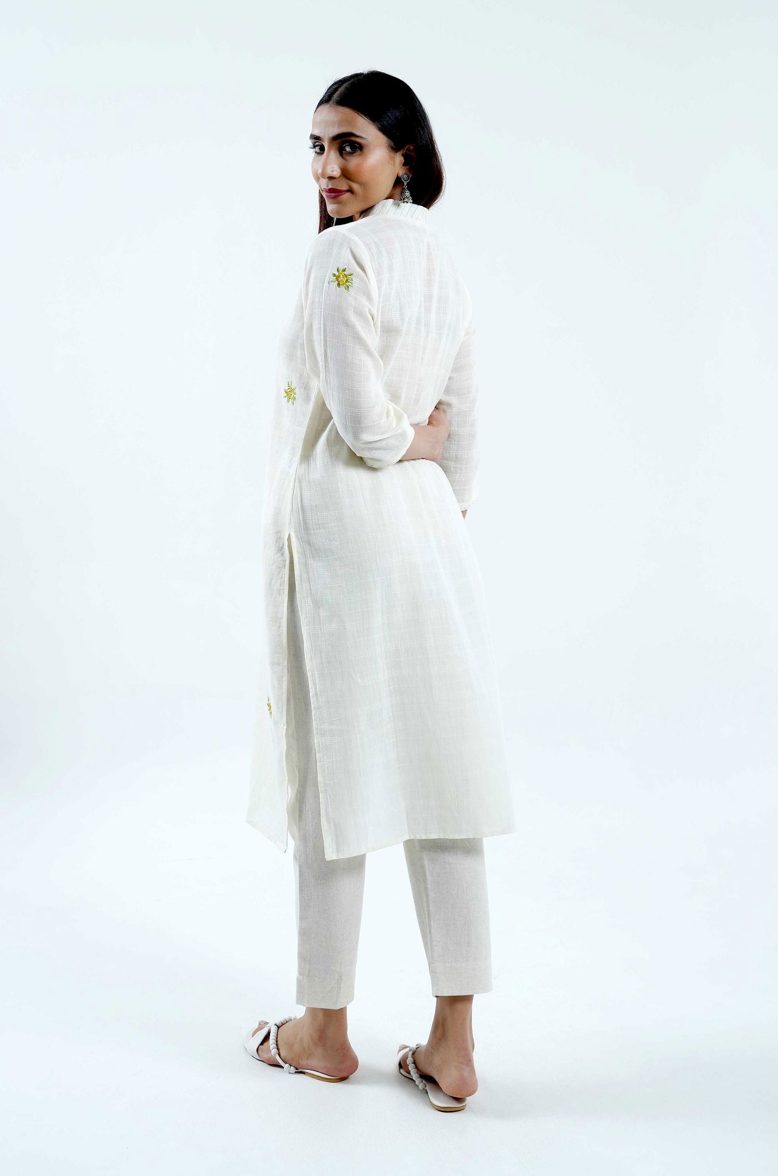 Blooming Roses Embroidered Kurta - Cyan India