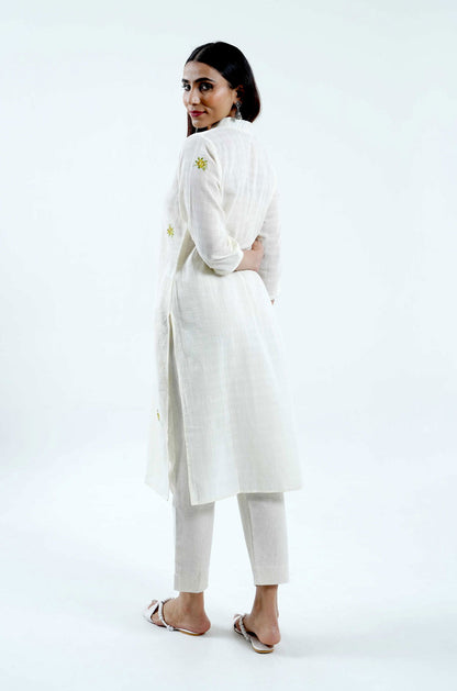 Blooming Roses Embroidered Kurta - Cyan India