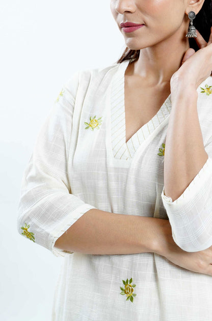 Blooming Roses Embroidered Kurta - Cyan India